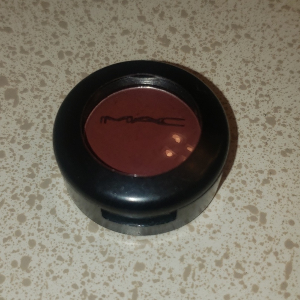 MAC eyeshadow in shade I'm into it